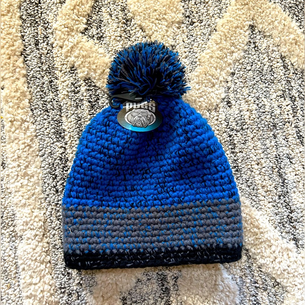 PUGS TOBOGGAN POM POM KNIT. NWT.